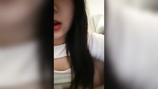 [无码]红唇美女小姐姐跪着翘起大肥臀手指猛扣骚屄